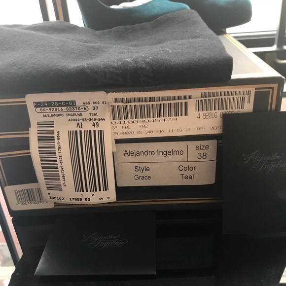 Gorgeous Teal Suede Alejandro Ingelmo Grace Pumps - Picture 5 of 5